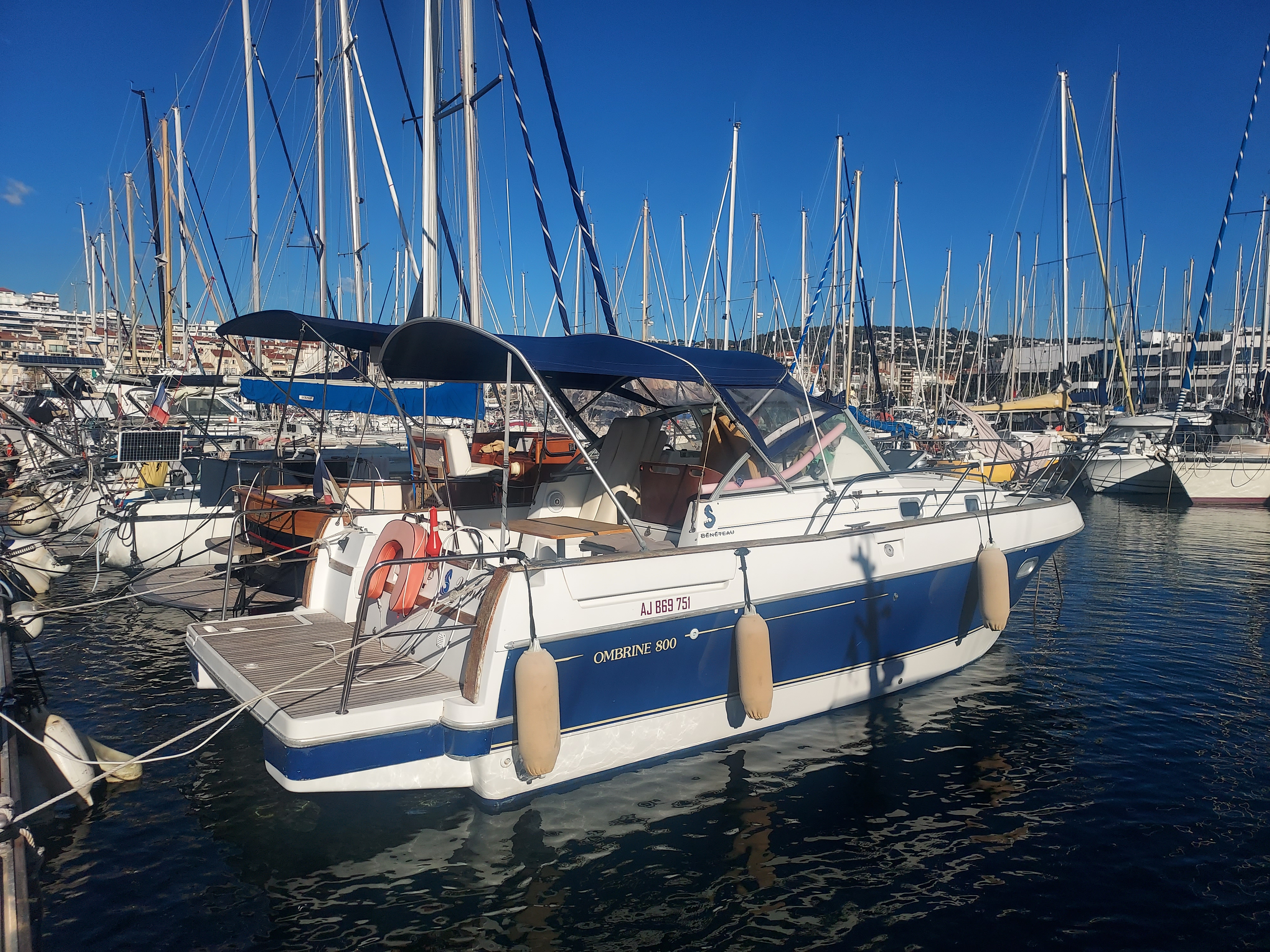 slider 4 Beneteau Ombrine 800